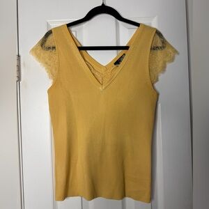 EUC Tahari Ribbed V-Neck Lace-Trim Blouse